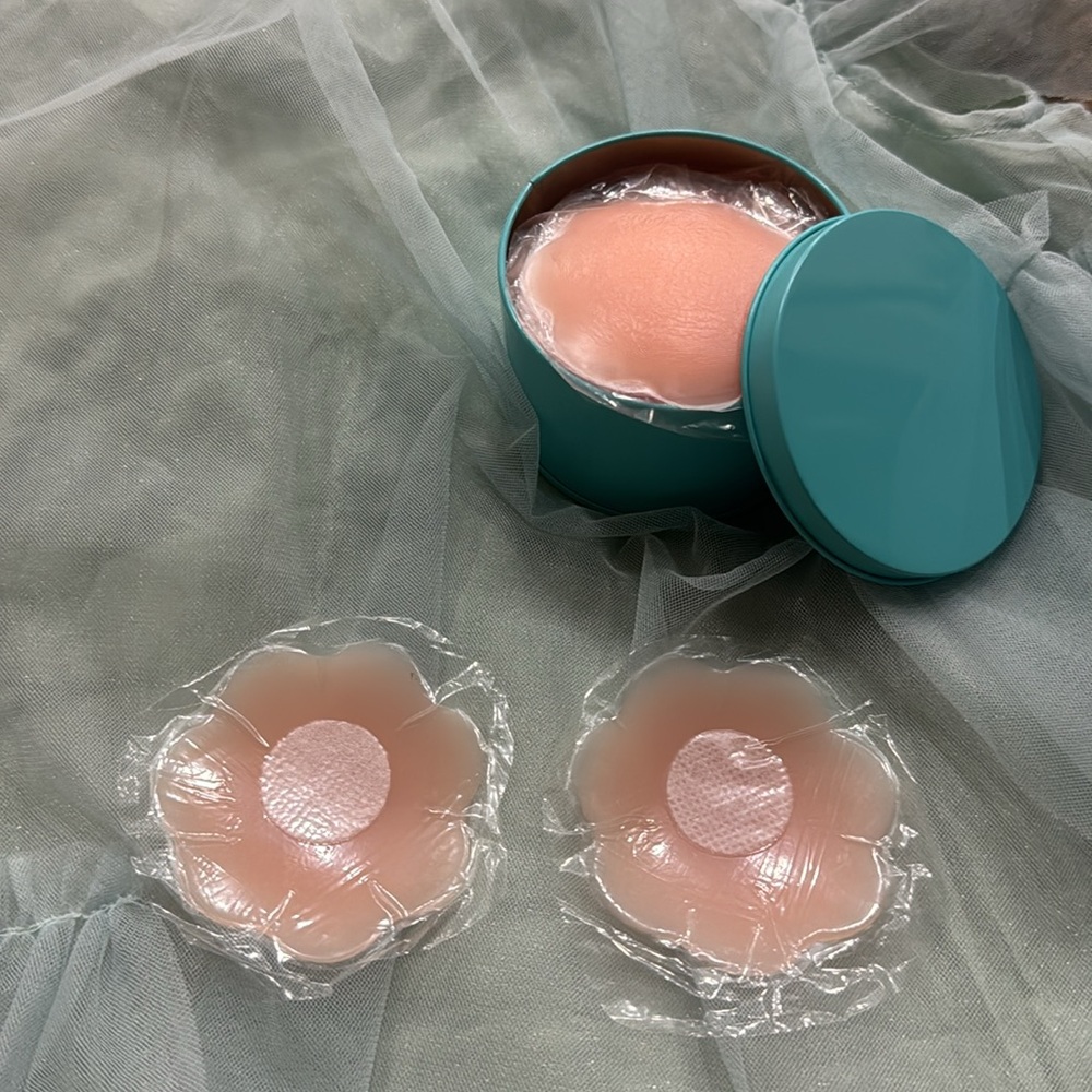 Box of 10 Pieces Reusable Invisible Self-Adhesive Nipple Covers